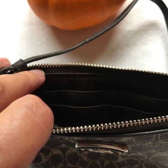 Coach Zippered Wristlet NWOT - Picture 3 of 5
